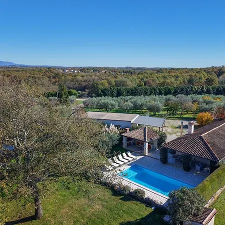 Mainenti Villa *